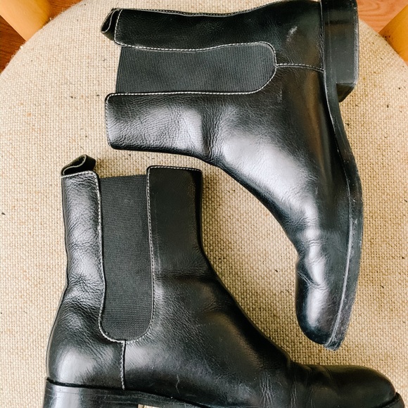 90s Era Chelsey Boots - Picture 5 of 7